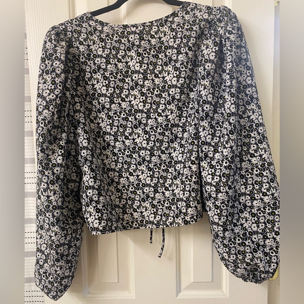 Levi's Black and White Floral Puff Long Sleeve Front Tie Blouse Size XL - Picture 11 of 16